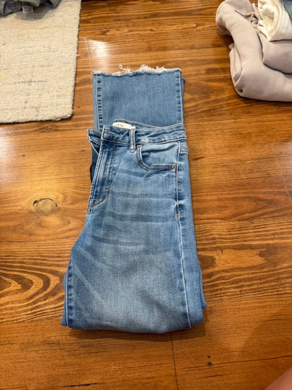 Women’s Light Blue Straight-Leg Jeans